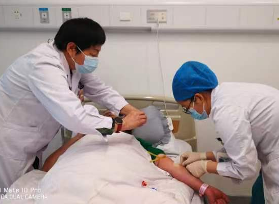 我院成功开展首例“熊猫血”贮存式自体采血