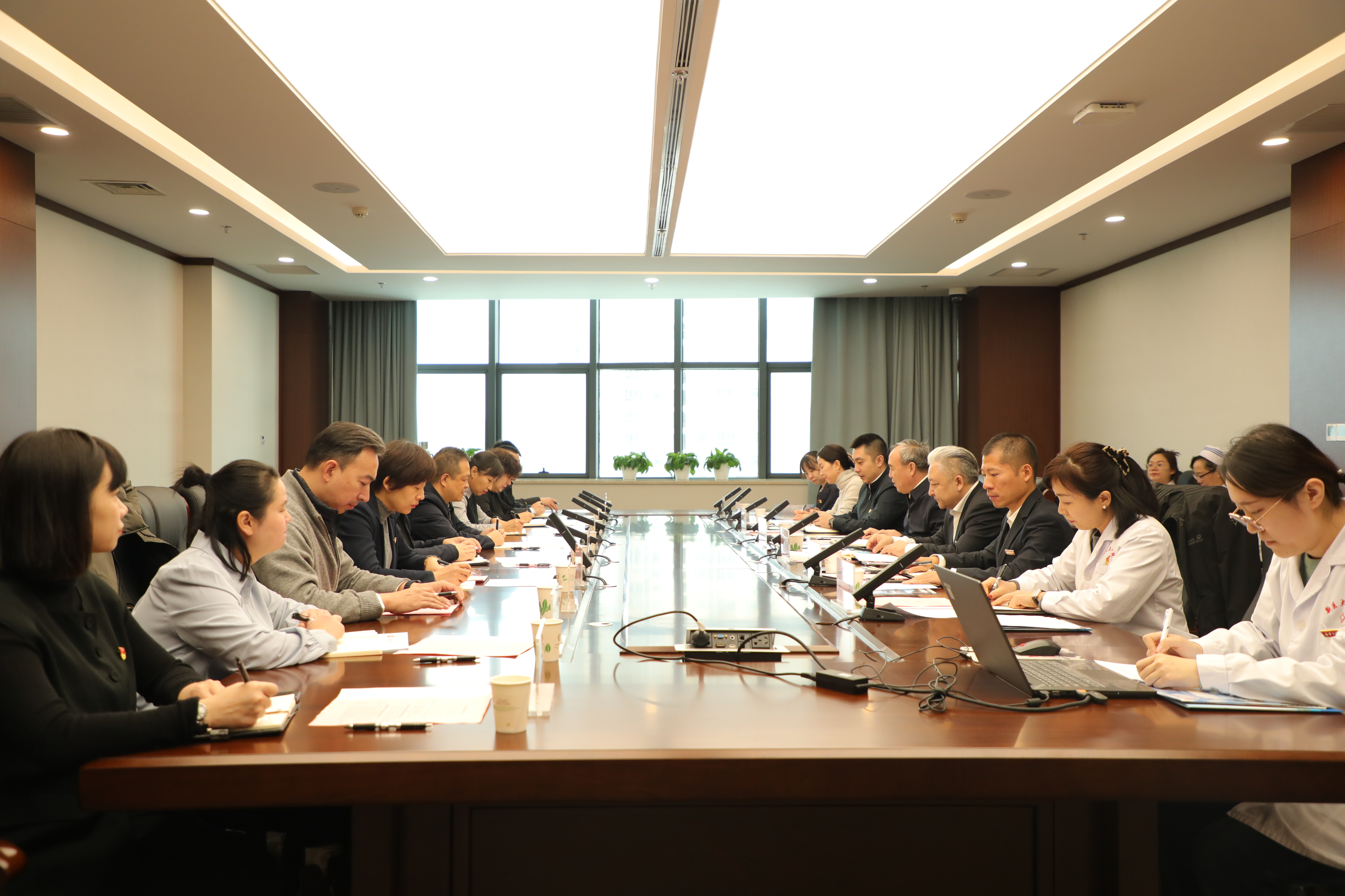 新疆医科大学人才供需交流座谈会在我院成功召开