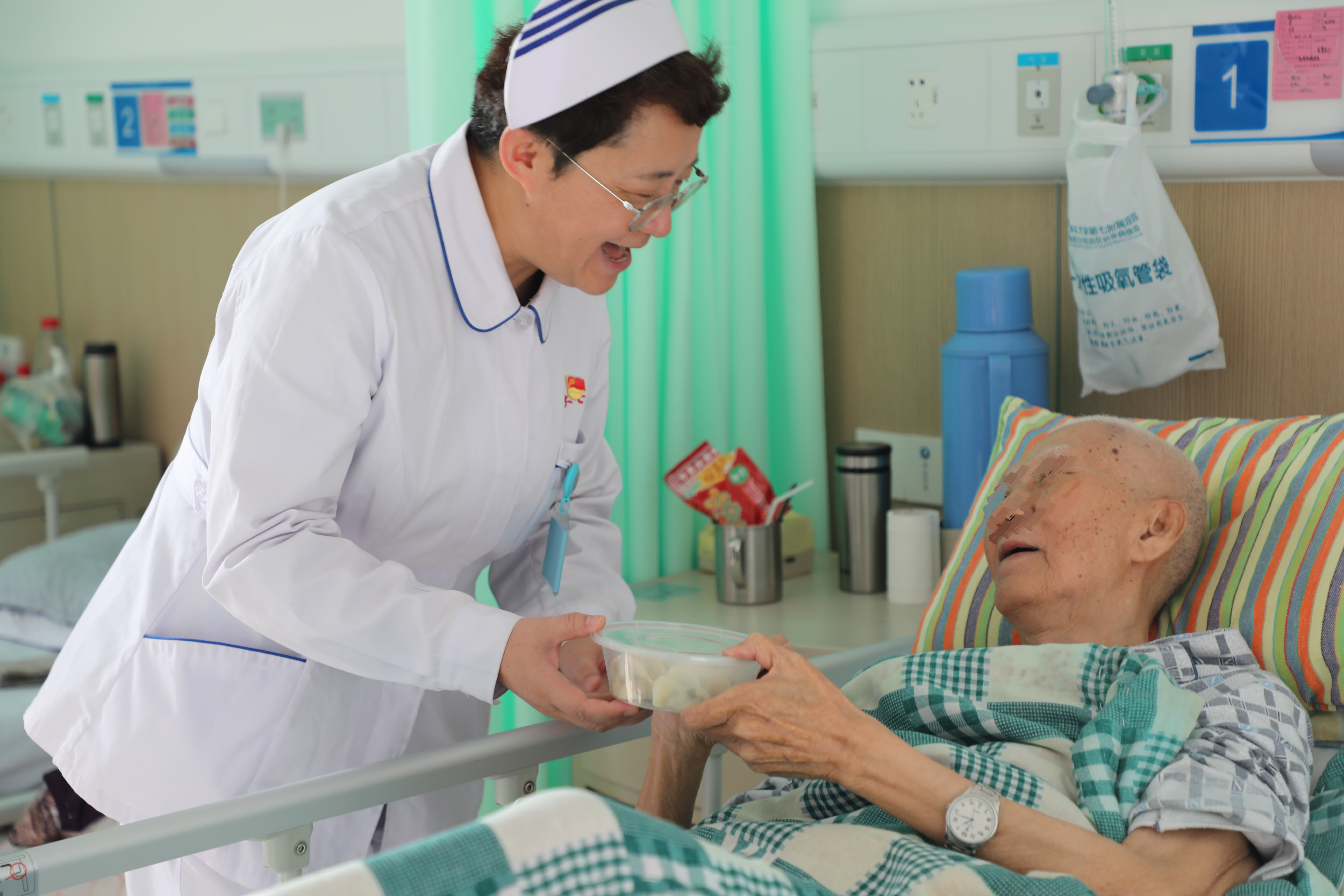 小小饺子香，暖暖冬至情——我院为临床、医技医护及住院患者送上冬至饺子