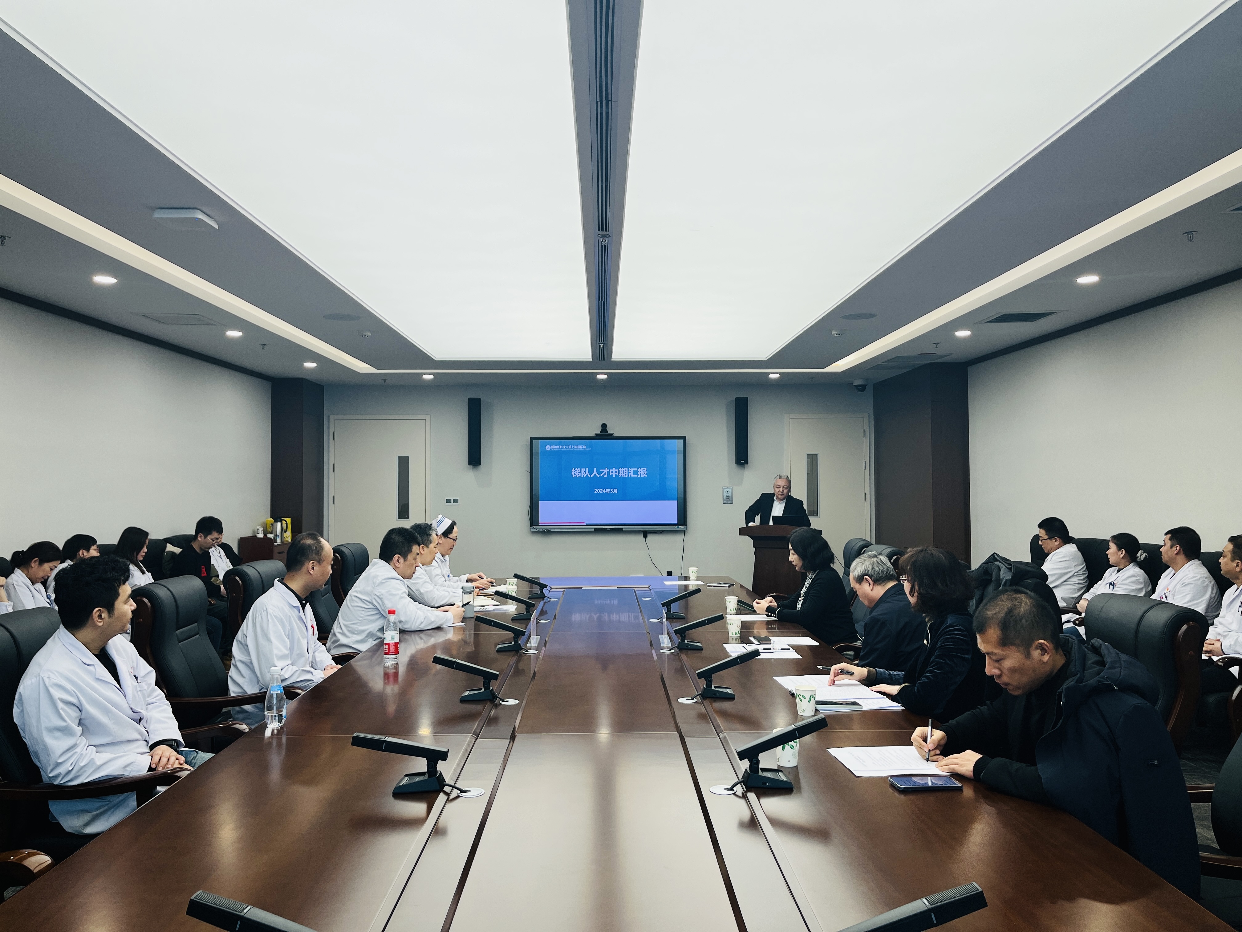 我院召开梯队人才中期考核现场汇报会