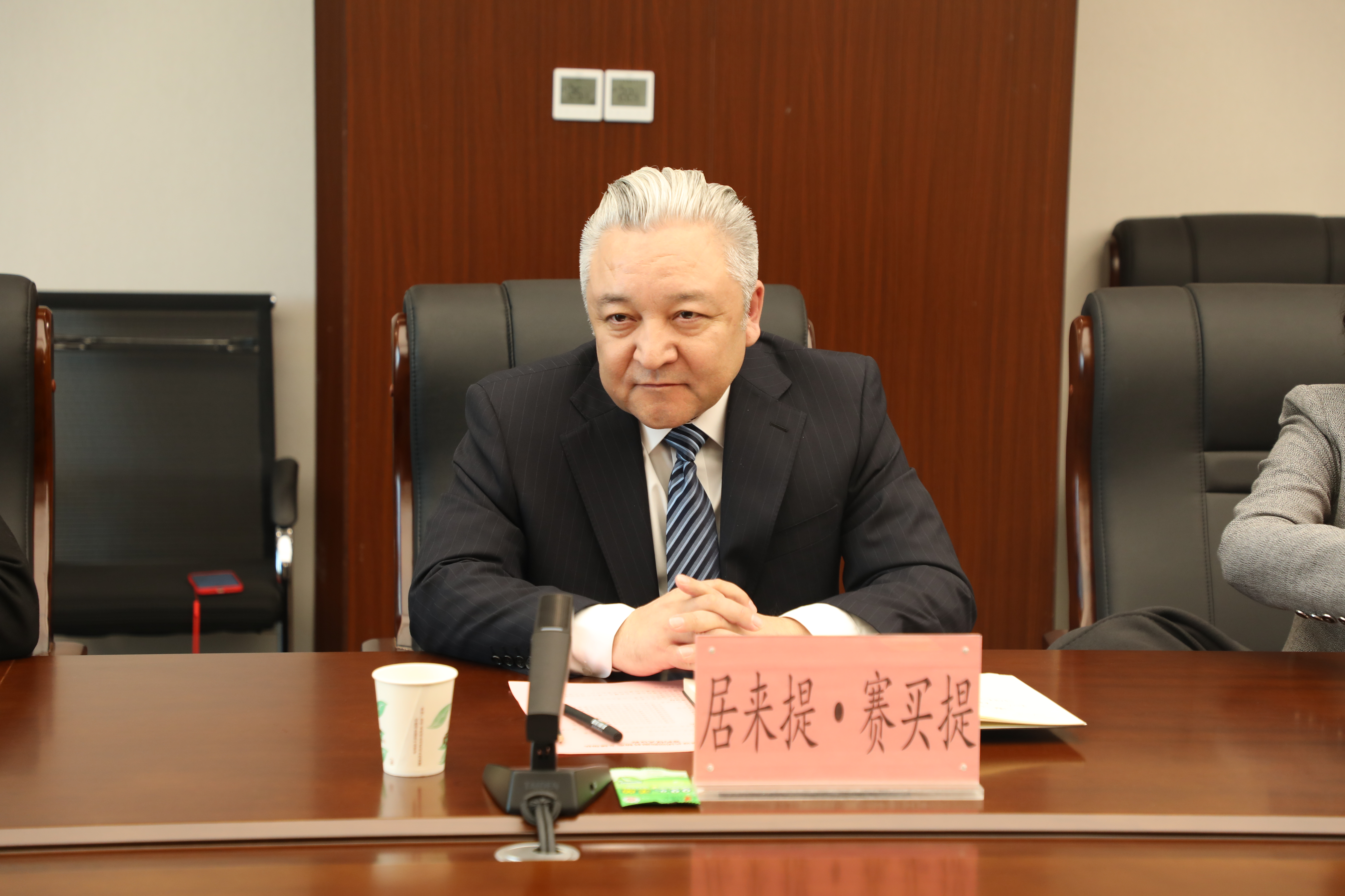 共建促发展 携手向未来——新疆生产建设兵团医院眼科中心精准支援帮扶我院签约仪式成功举办！