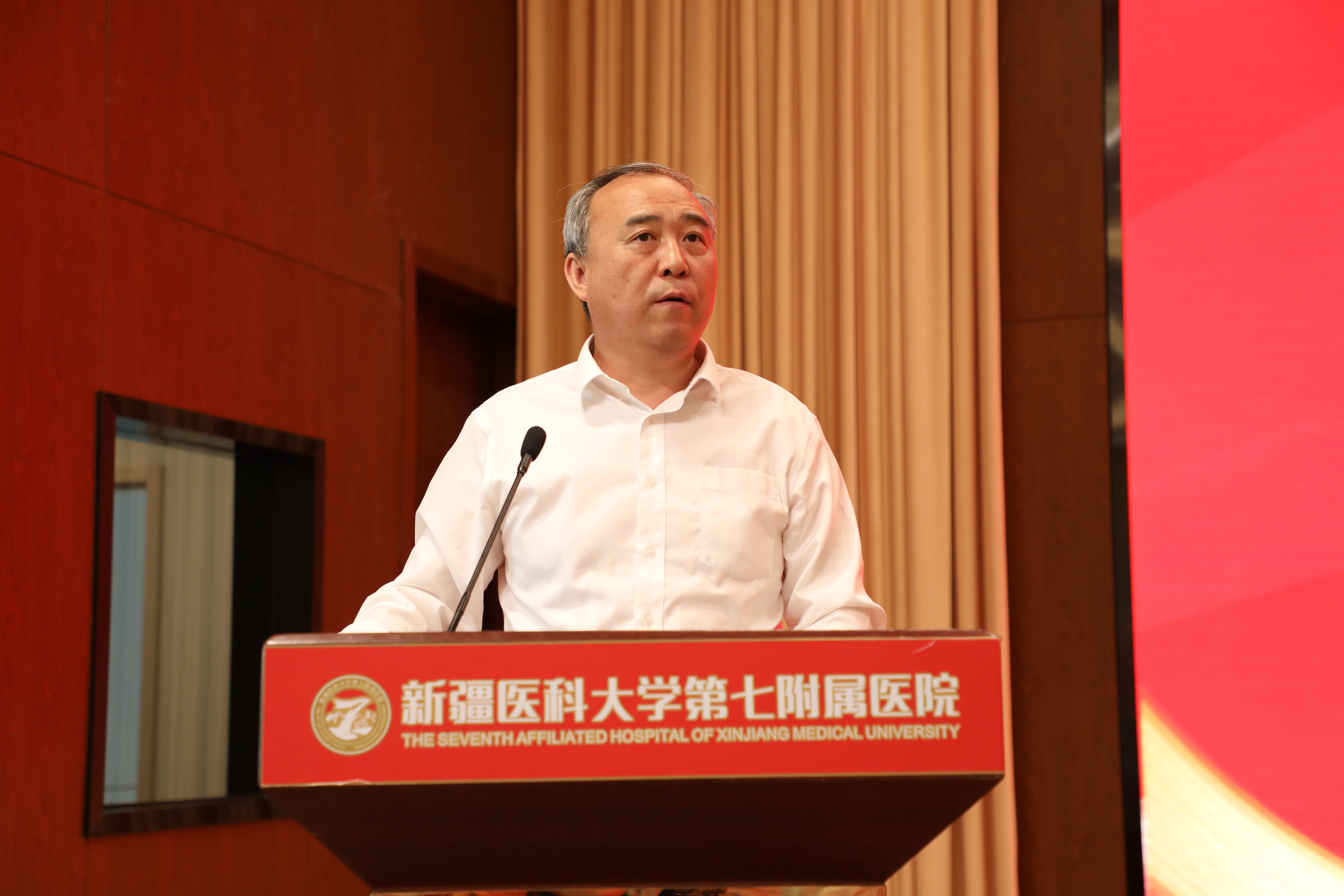 发展护士队伍，优化护理服务——我院召开5.12国际护士节庆祝暨表彰大会