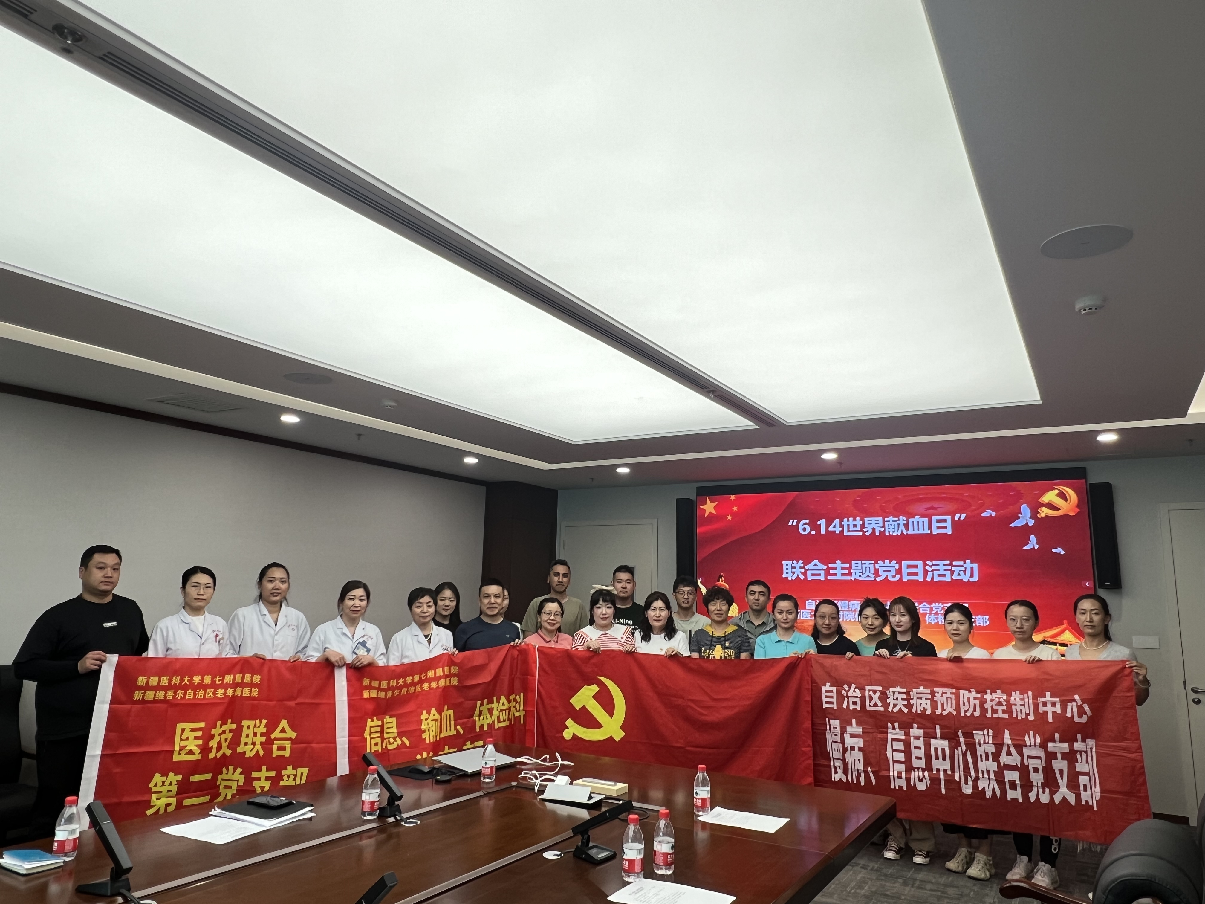 “献血点亮生命之光”——我院信息、输血、体检科党支部开展献血者日系列活动