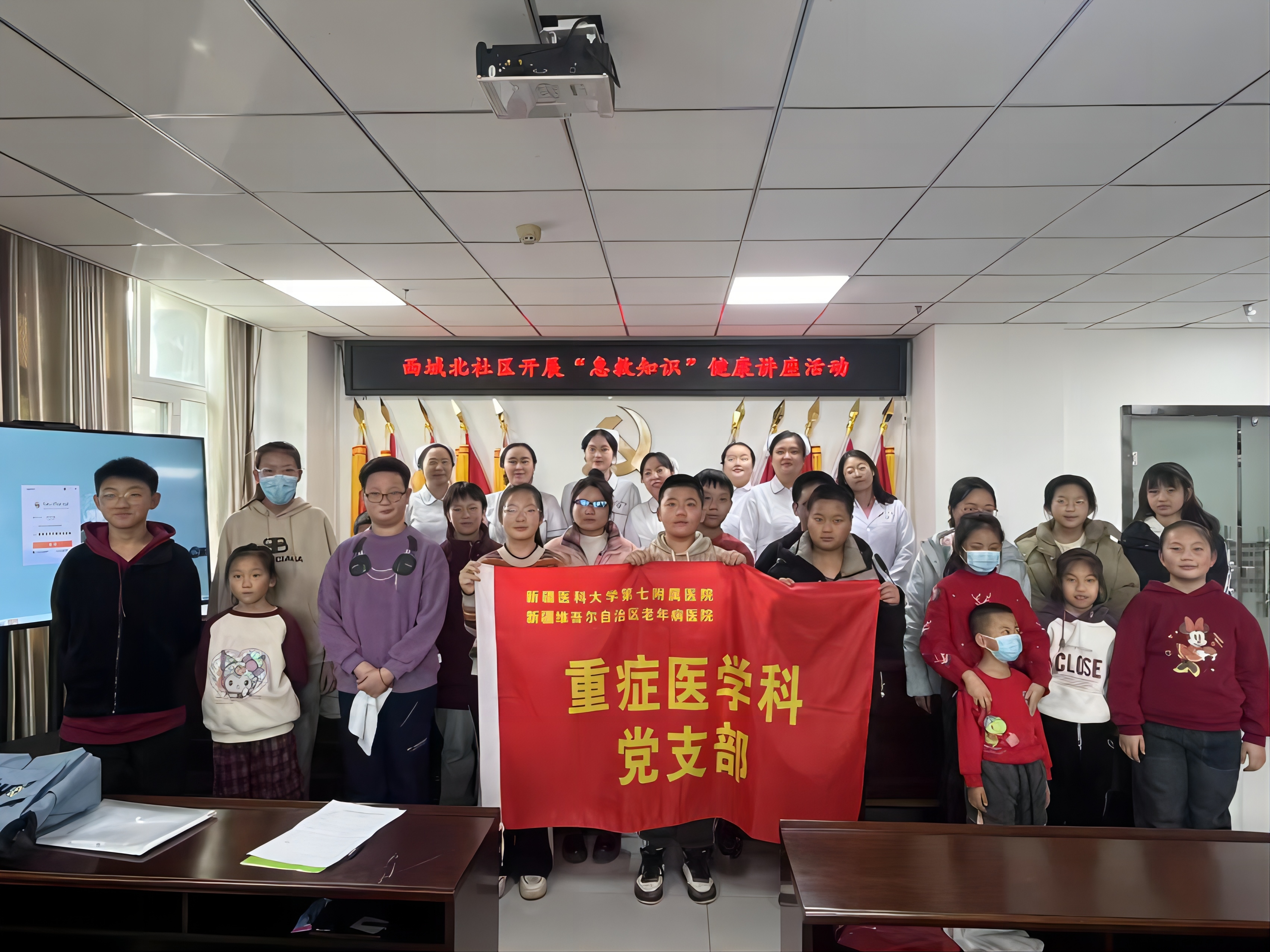 人人学急救 急救为人人——我院重症医学科党支部组织开展急救知识宣传活动