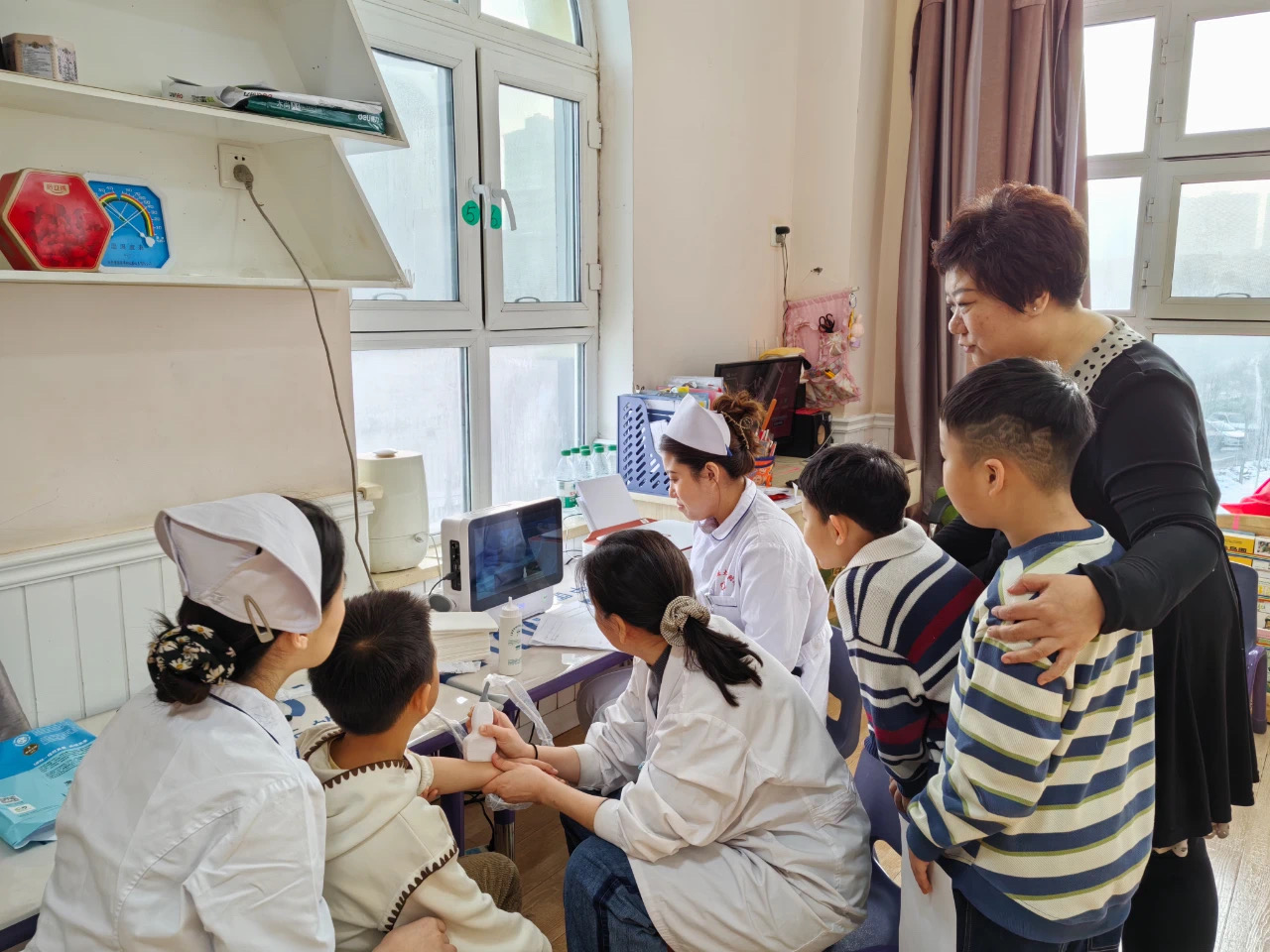 快乐成长，泌路同行——我院全科医学科、内分泌科党支部开展义诊健康咨询活动