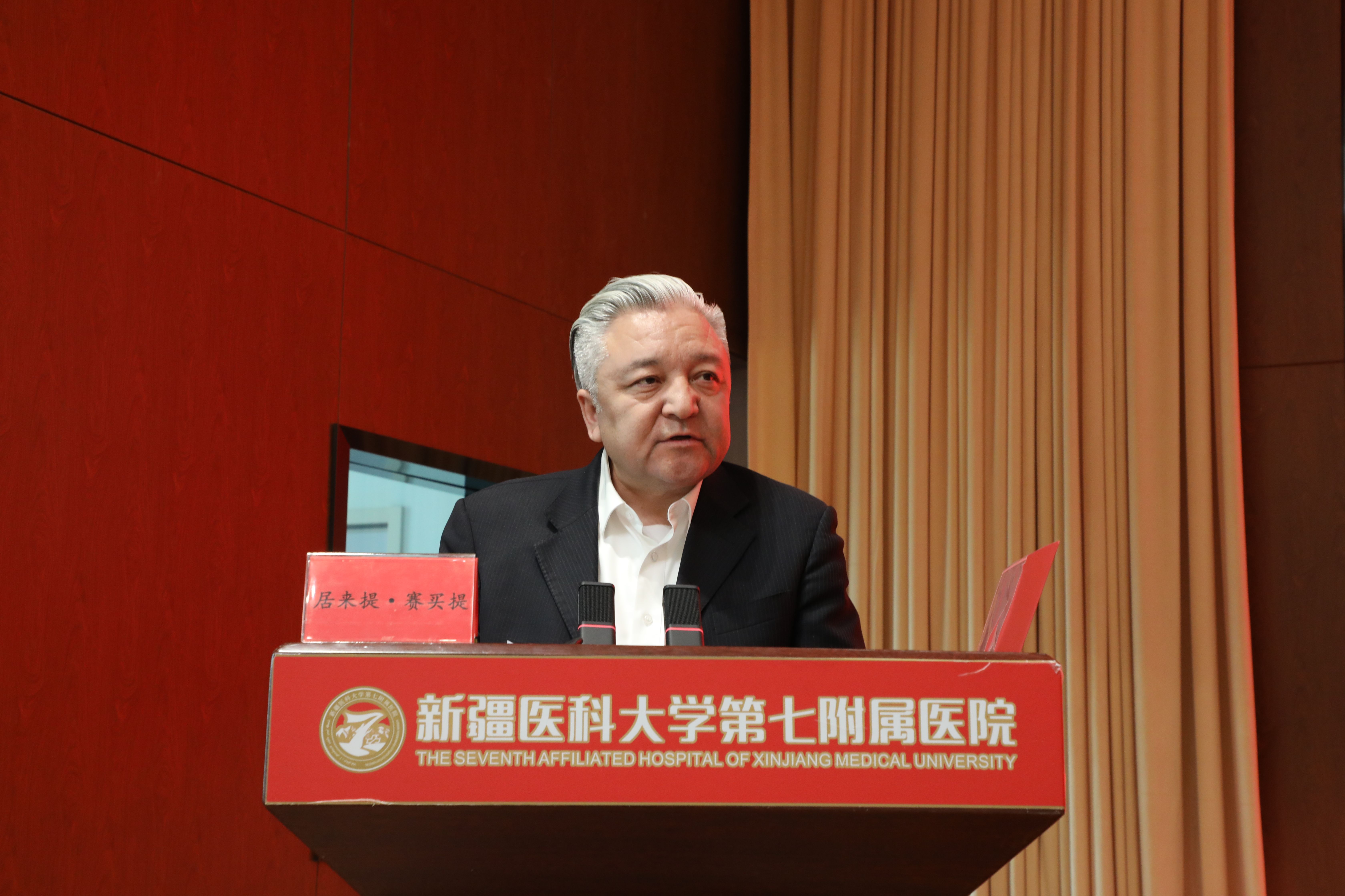 “青春奋进新时代，护士仁心谱华章”——2025年“五四”青年节暨“5·12”国际护士节庆祝表彰大会