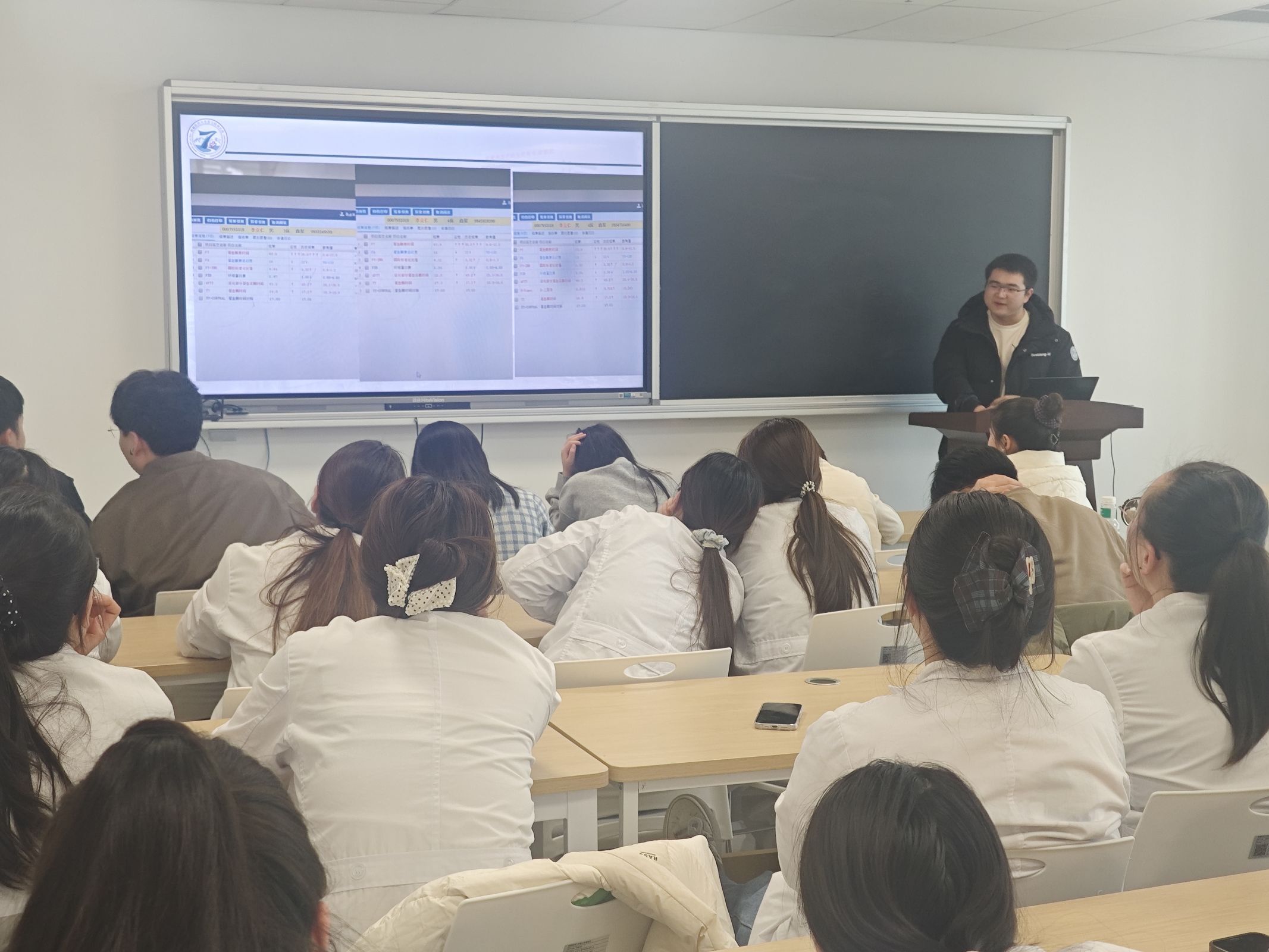 第七临床医学院成功举办“导学筑梦·朋辈领航”研究生奖学金获得者宣讲会 第七临床医学院成功举办“导学筑梦·朋辈领航”研究生奖学金获得者宣讲会